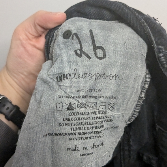 One Teaspoon Black denim cutoff jean shorts - size 26 - Picture 3 of 4